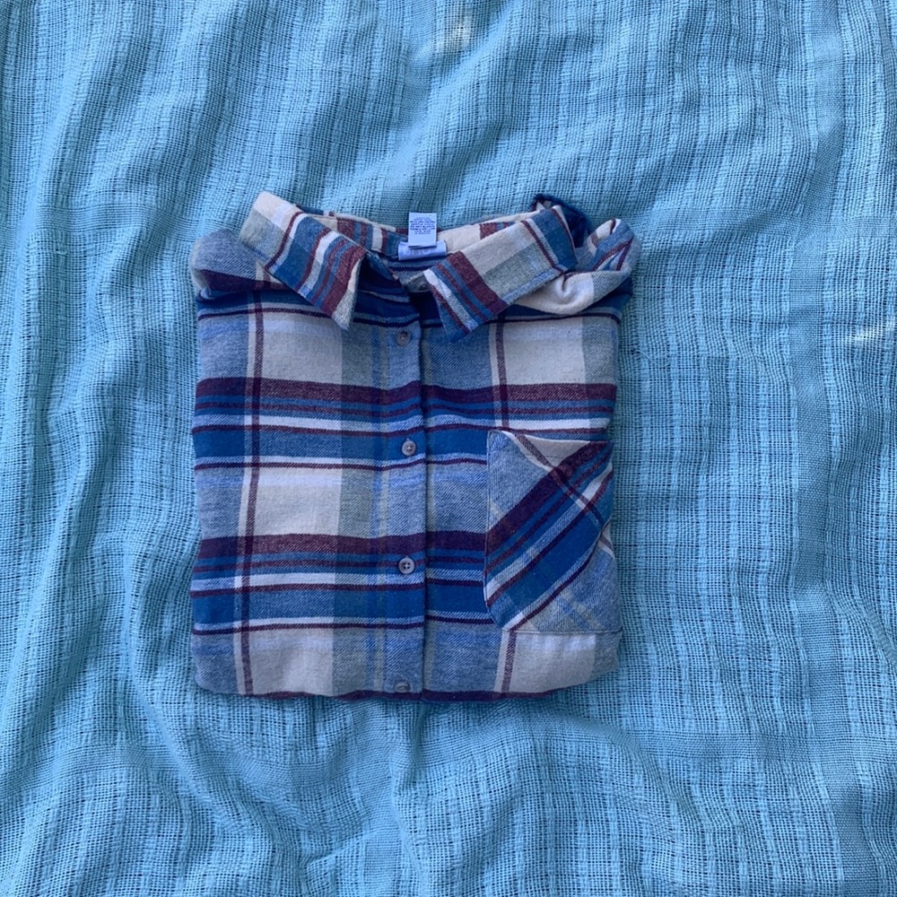 Women’s platted button up sleeve.